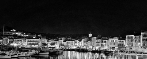 cassis by night