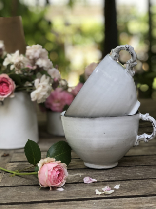 French la Vie -Mo's pottery and garden roses